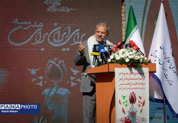 یکی از وظایف مهم آموزش‌و‌پرورش، انتقال ‌ارزش‌ها و باورها و تقویت هویت دینی و ملی در میان دانش‌آموزان است