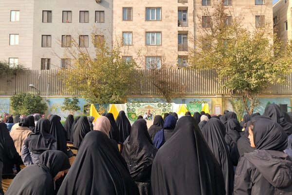 جشن روز مادر در دبیرستان دخترانه عاشورا ناحیه دو شهرری 