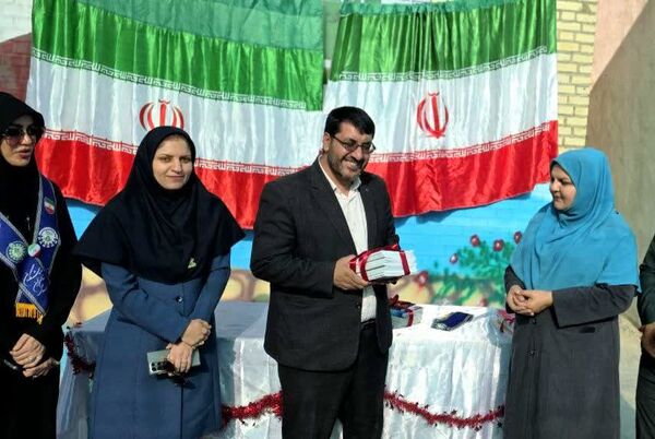 موج کتاب در مدارس روستایی؛ از هدیه‌ ۲۰۰ جلدی تا اشتیاقی برای مطالعه