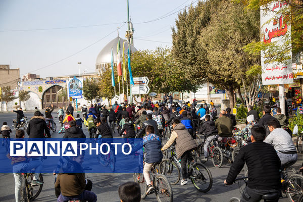 همایش دوچرخه‌سواری در آستانه 13 آبان