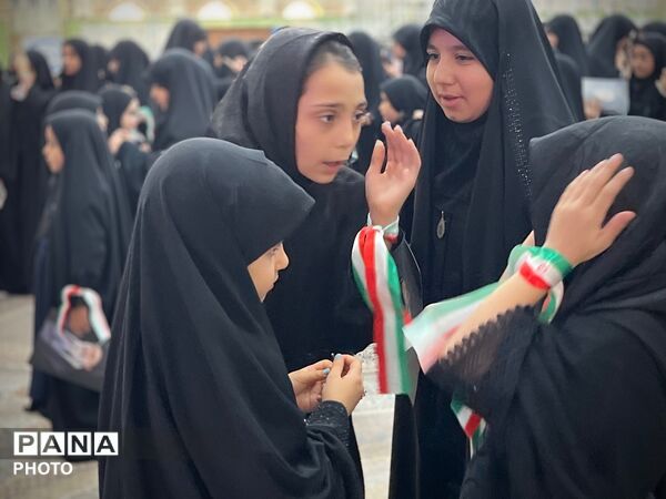 طنین سرود باید برخاست در حرم امام(ره)