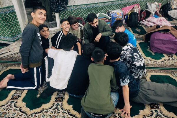 اعتکاف دانش آموزی در مسجد حضرت ابوالفضل قیامدشت