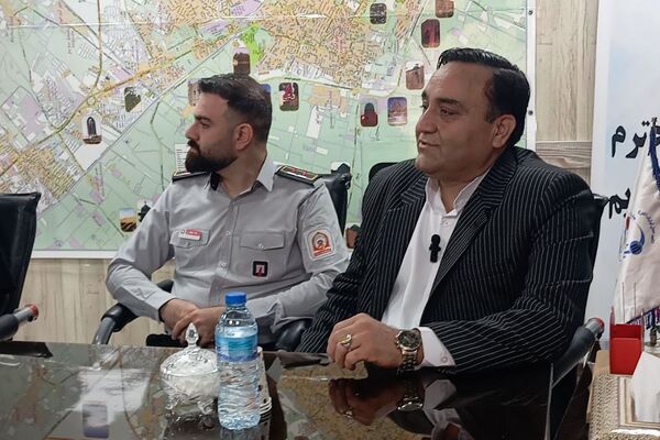 قدردانی دانش‌آموزان ورامینی از آتش‌نشانان در روز ملی آتش‌نشانی