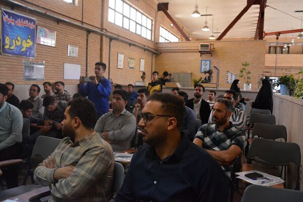 برگزاری کارگاه آموزشی آشنایی با سیستم موتور و سیستم سوخت‌رسانی خودرو در بهارستان 2