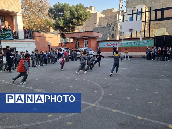 برگزاری مسابقات فوتبال درون مدرسه‌ای دبستان امام رضا(ع)