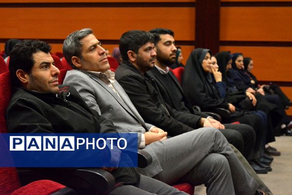 آیین تجلیل از برگزیدگان حوزه مشاوره و پیشگیری از آسیب‌های اجتماعی بهارستان‌دو