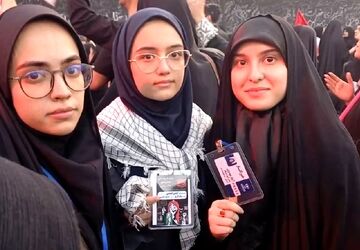 وداع مردم با رهبری که جانش را نثار ایران کرد