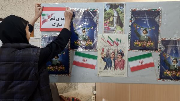 برپایی‌ نمایشگاه دست‌سازه‌های دانش‌آموزان در دبیرستان صیرفی ناحیه ۷ مشهد