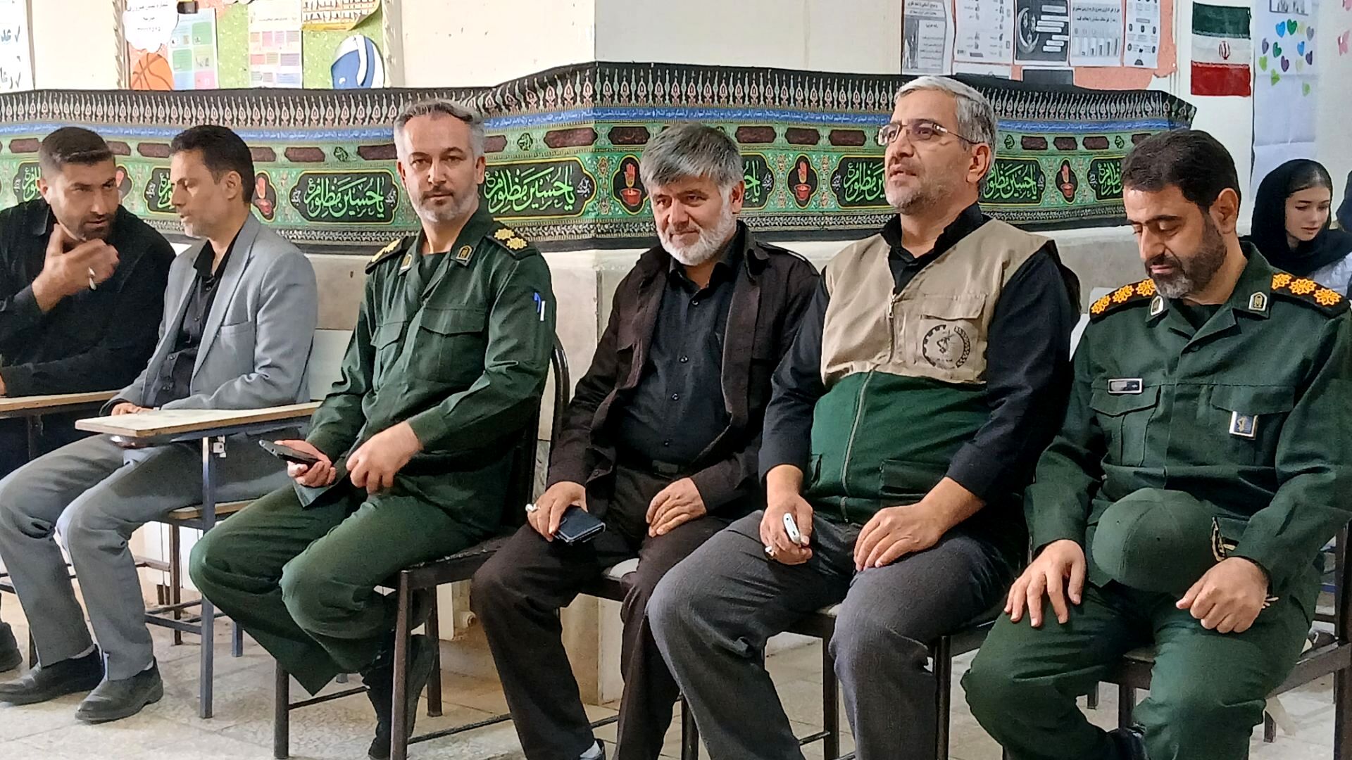 زیباسازی و شاداب سازی محیط دبیرستان شقایق و استقلال قلقلرود تویسرکان