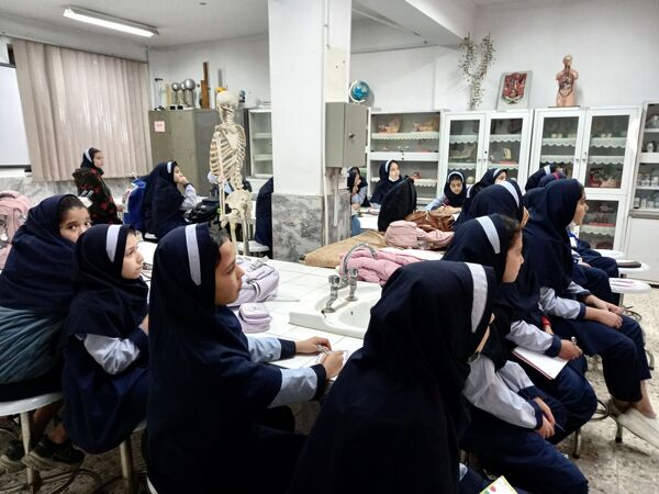بازدید دانش آموزان دبستان ناهید نخودی از پژوهشرای نیشابور