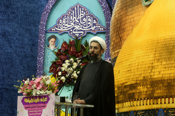 اجتماع بزرگ «عهد خواهرانه» با حضور 6 هزار دانشجوی دختر در قم