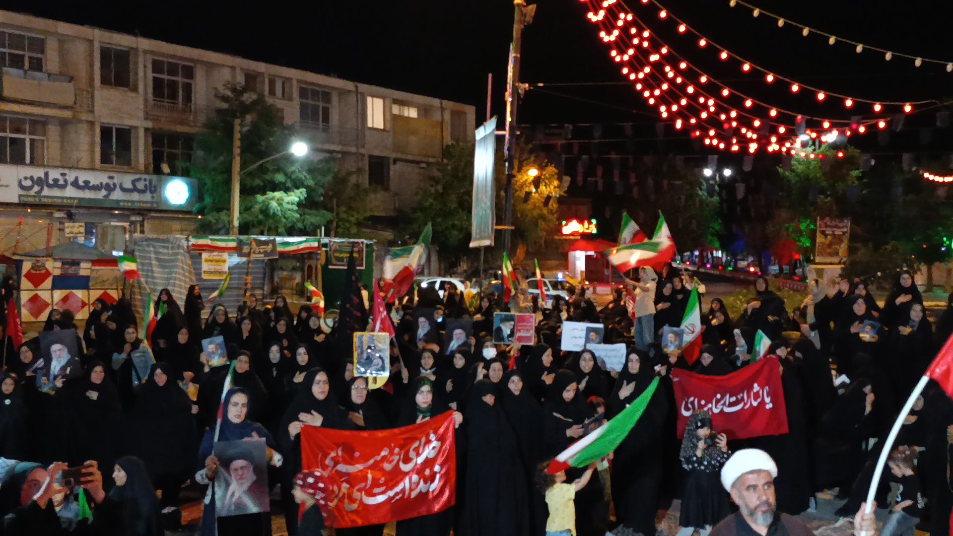 شبی به یاد رهبر شهید