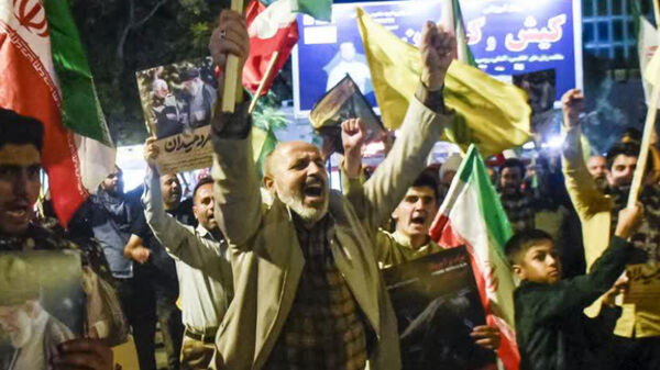 شادی مردم پس از انتقام وعده صادق ۲ در بجنورد