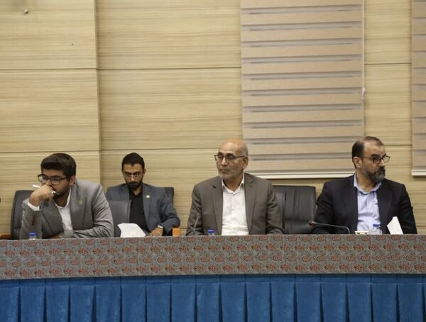 نشست ستاد ساماندهی امور جوانان استان یزد به ریاست استاندار  یزد