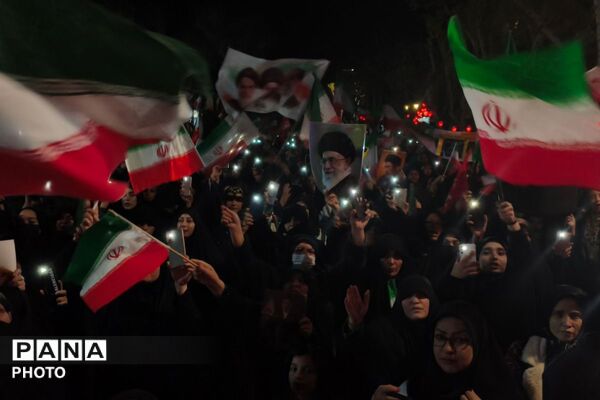 میدان هفت‌تیر بهارستان دو میزبان راهپیمایی شبانه مردم و فرهنگیان