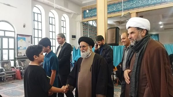 بازدید مسئولین شهرستان از اعتکاف دانش‌آموزی 