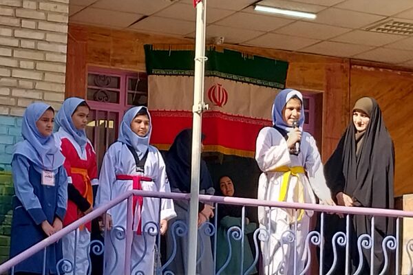 برگزاری نمایشگاه به مناسبت «هفته پدافند غیرعامل» در دبستان شهید مجید مجیدی ناحیه دو شهرری 