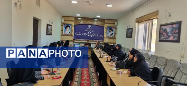 جلسه هم‌اندیشی آموزش و پرورش و مبلغین طرح امین شهرستان شازند در راستای کاهش آسیب‌های اجتماعی 