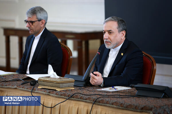 نشست وزیر امور خارجه با سفرا و روسای نمایندگی‌های خارجی مقیم تهران