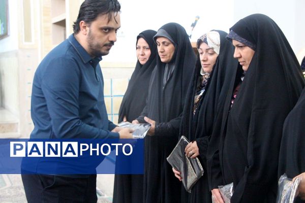 طنین دعای عرفه در پارک کوهستان یزد