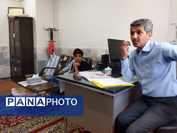 جلسه شورای دانش آموزی در دبیرستان نمونه دانش 