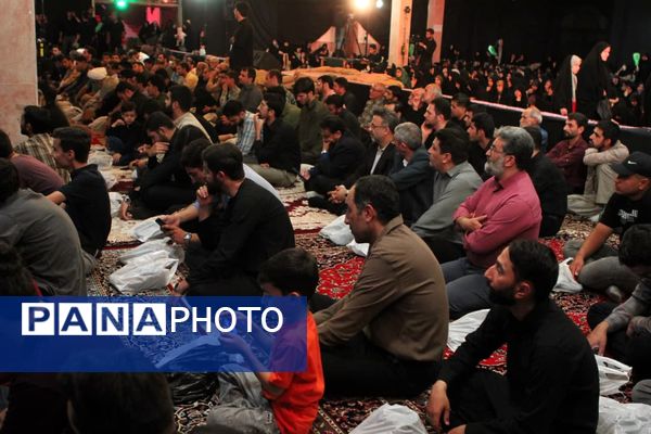 اجتماع «عاشقان بی‌نشان» در کاشان؛ روایت تصویر از شب ادای احترام به شهدا