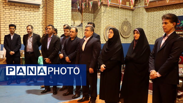 نمایشگاه فرهنگی ـ آموزشی «ایرانمون» در دبستان شهید باهنر