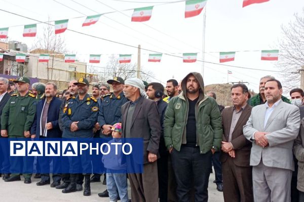 دانش‌آموزان دالاهو در راهپیمایی ۲۲ بهمن غوغا کردند