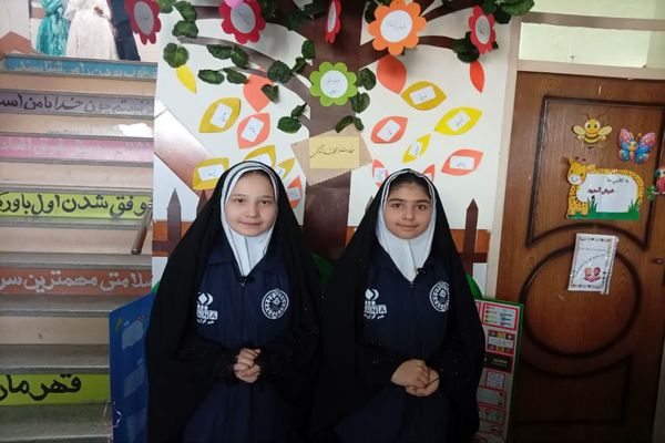 افتتاح طرح «ایران‌مون» و نمایشگاه «ایران جان» در دبستان سیدکاظم حسینی