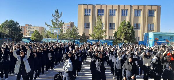 گذری برصبح‌گاه دبیرستان وکیلی ۹