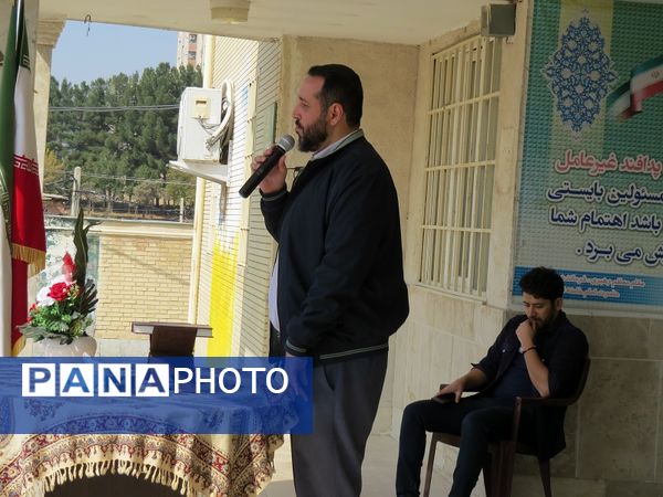 انتخابات همیاران مشاور مدرسه دخترانه تلاش در بجنورد