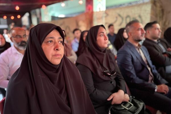 گرامیداشت هفته دفاع مقدس همزمان با بازگشایی مدارس در دبیرستان ابن‌سینا رودهن