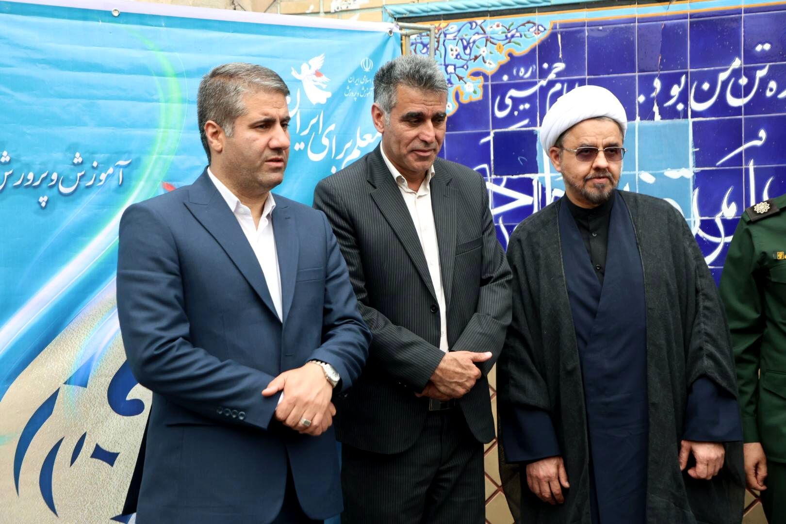 راه تعالی انسان با تربیت و دانش، کلید توسعه جامعه است