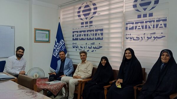 بازدید مدیر آموزش و پرورش ناحیه یک زنجان و تجلیل از فعالان خبرگزاری پانا در استان