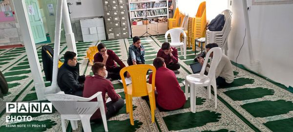 آمادگی دانش آموزان دبیرستان نمونه آیت‌الله خامنه‌ای برای مسابقات شاهنامه خوانی 