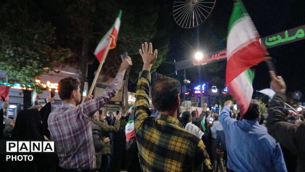 مشت ها بر فراز آسمان نیشابور نمایان شد 