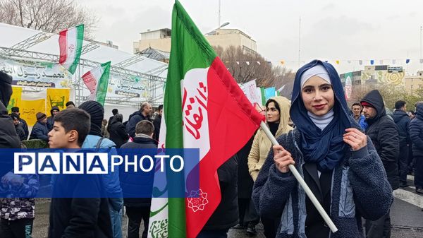 امشب آسمان در خیابان ها مى تابد