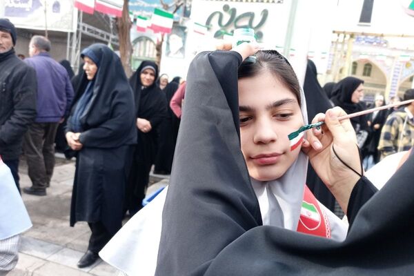 خروش مردمی در خیابان‌های رباط‌کریم در 22بهمن