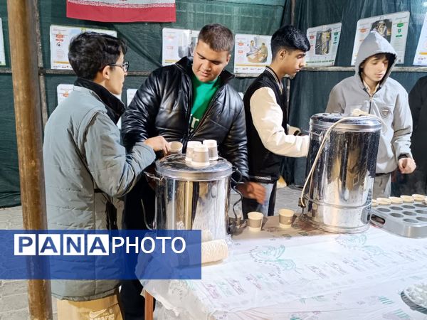 نمایشگاه دستاوردهای انقلاب دانش‌آموزان صدرا در ابرکوه