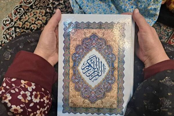 آموزش قرآن به افراد کم سواد یا بی سواد در مسجد آل یاسین 