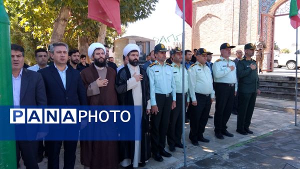 گلباران مزار شهدای اهر به‌مناسبت آغاز هفته دفاع مقدس