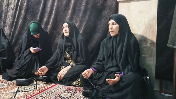 جشن میلاد حضرت زینب(س) با حضور پرشور مردم یاسوج در حرم امامزاده عبدالله(ع) 