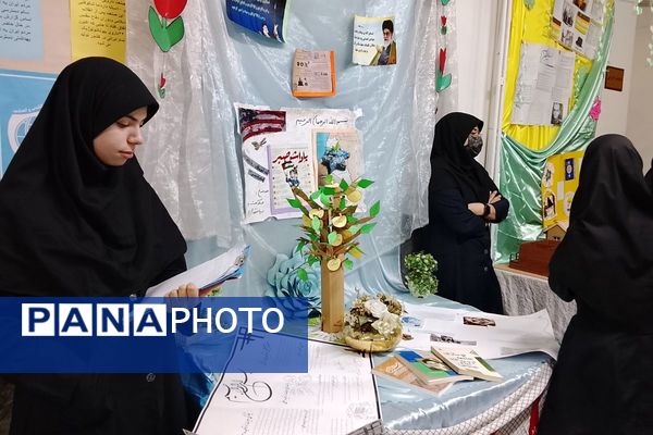  جشن ۲۲ بهمن در دبیرستان حضرت زینب(س) شهرری