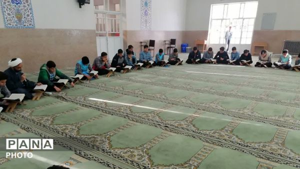 محفل قرآنی  در دبیرستان دوره اول پسرانه سیدالشهدا(ع)