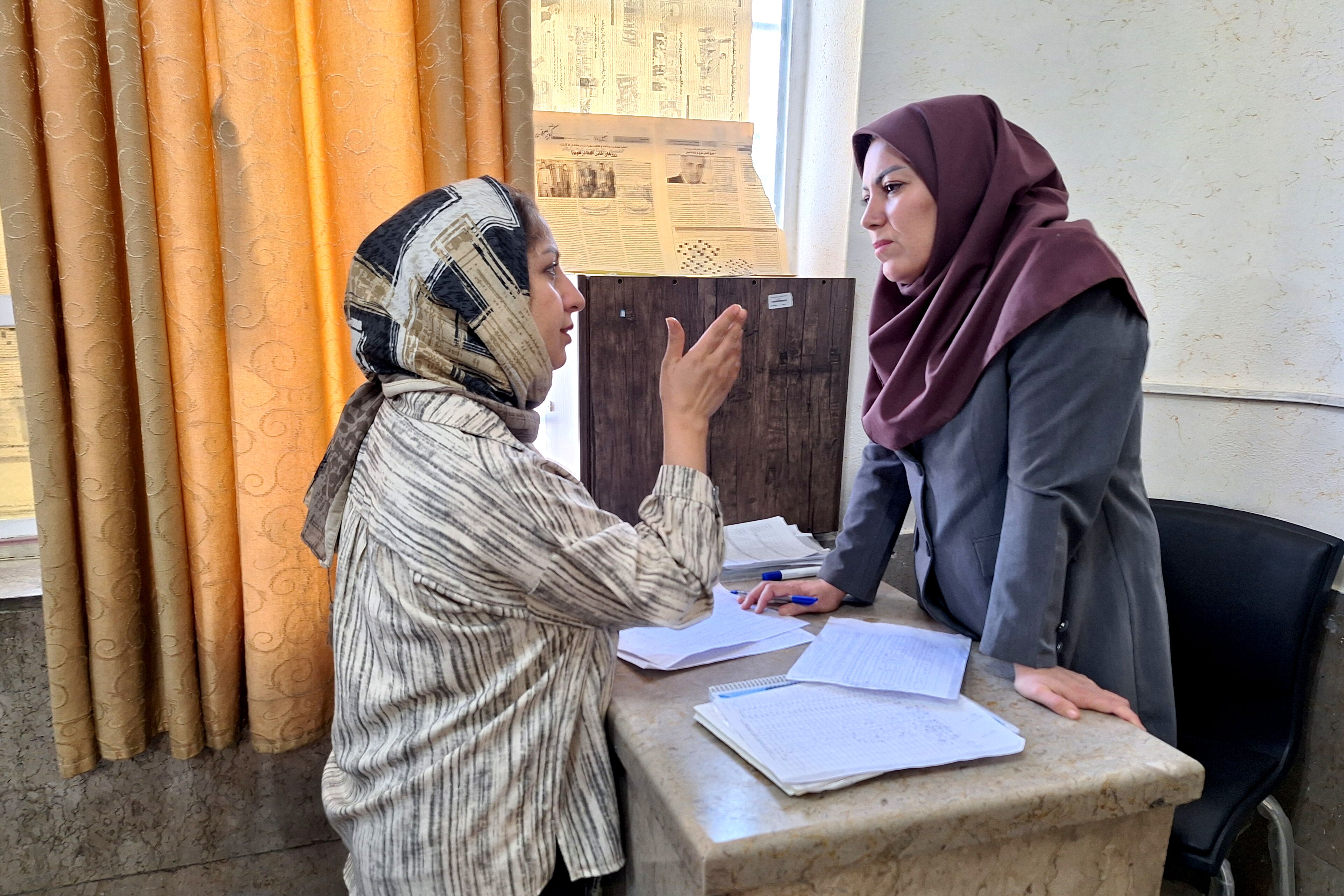 دیدار اولیا و معلمان در جهت بررسی وضعیت تحصیلی دانش‌آموزان 