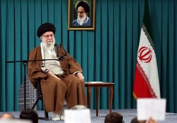 همه برای سلامت این جمع خدمت‌گزار دعا کنند