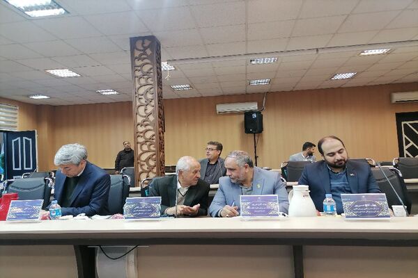 نشست مشترک اعضای کمیسیون آموزش و تحقیقات مجلس، مدیران آموزش و پررش استان خراسان رضوی و وزیر آموزش وپرورش در مشهد