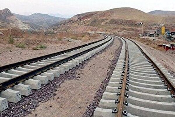 عبور نخستین قطار از مسیر بازسازی شده با نمایندگان مجلس+فیلم