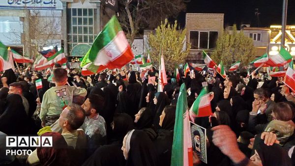 پیمان دوباره با رهبری با نوای رسای مهدی رسولی در آیین تجدید بیعت 