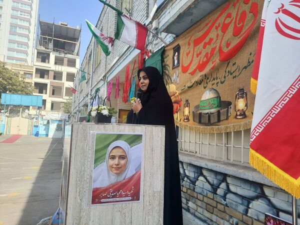 مراسم باشکوه زنگ ایثار و مقاومت در مدرسه شاهد تکتم ناحیه ۳